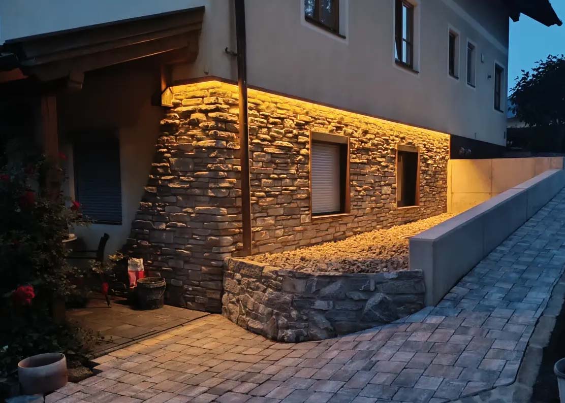 Neu gestaltete Außenanlage in Oberkärnten.