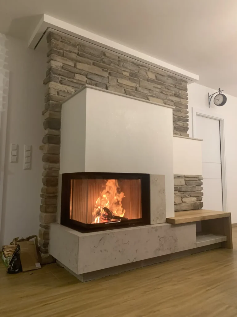 Neuer Feuerplatz mit Ofen als Mittelpunkt des Raumes